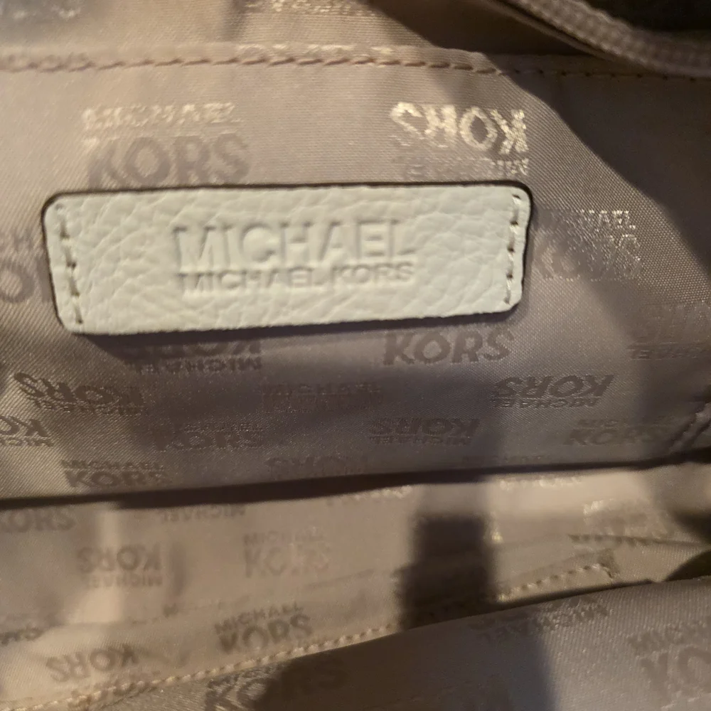 Michael Kors Cream and Brown Shoulder Bag with Gold Details - Picture 9 of 16